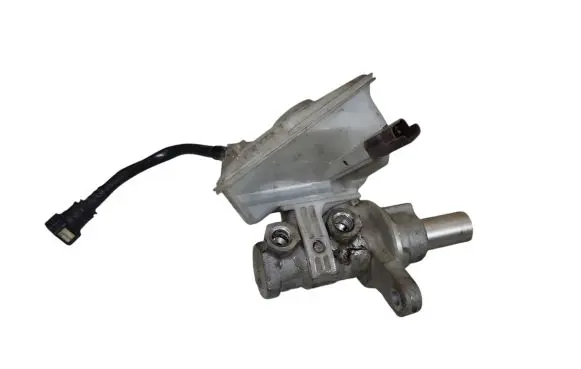 Master brake cylinder