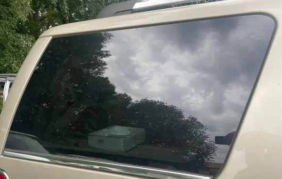 Lincoln Navigator Rear side window