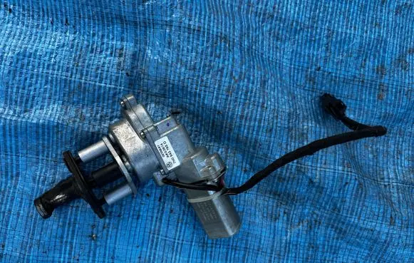 Volkswagen Multivan T5 Sliding door latching motor 7H0843765D