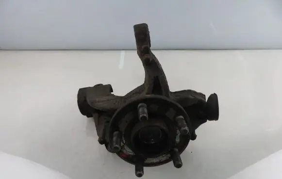 Front wheel hub spindle knuckle