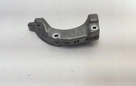 Volvo XC40 Generator/alternator bracket 31401869