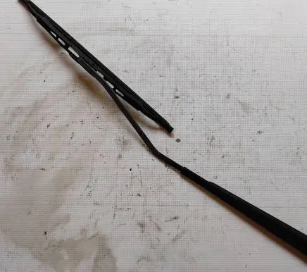 Mitsubishi Colt Windshield/front glass wiper blade 1691 6833 68333h