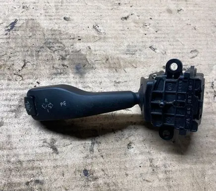 BMW 5 E39 Indicator stalk 011040