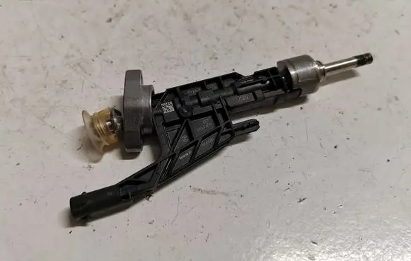 BMW X1 F48 F49 Fuel injector 0261500437 8656548
