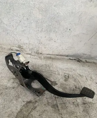 Toyota Corolla Verso AR10 Brake pedal