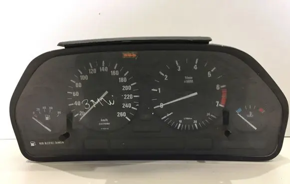 BMW 5 E34 Speedometer (instrument cluster) 13785419