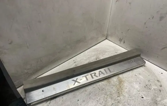 Nissan X-Trail T30 Side skirt front trim 769518H300