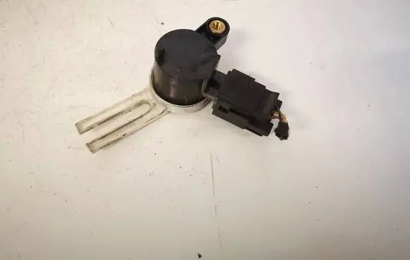 Opel Insignia A Clutch pedal sensor 25889337