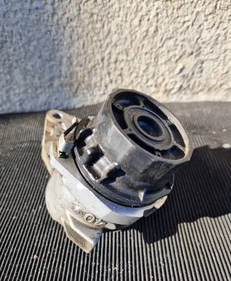 Toyota Prius (XW30) Oil filter mounting bracket 15609-37040