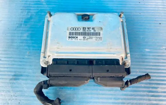 Audi A4 S4 B6 8E 8H Engine control unit/module 8E0907401 0281010492