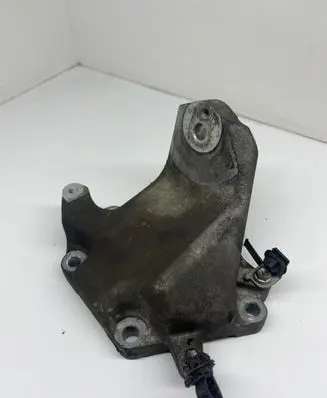 Lexus IS 220D-250-350 Engine mounting bracket