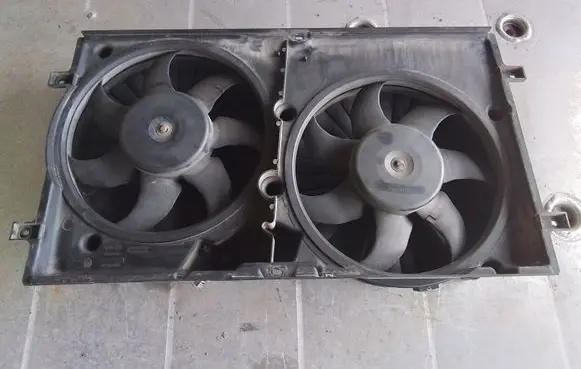 Volkswagen Multivan T4 Electric radiator cooling fan 7D0121207B