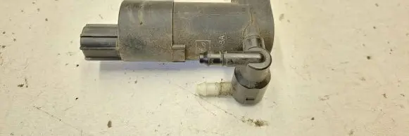 Ford Focus Windscreen/windshield washer pump 8V6117K624BA