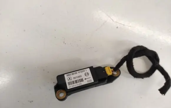 Mercedes-Benz CLK A208 C208 Airbag deployment crash/impact sensor 001060 000398182 1003371