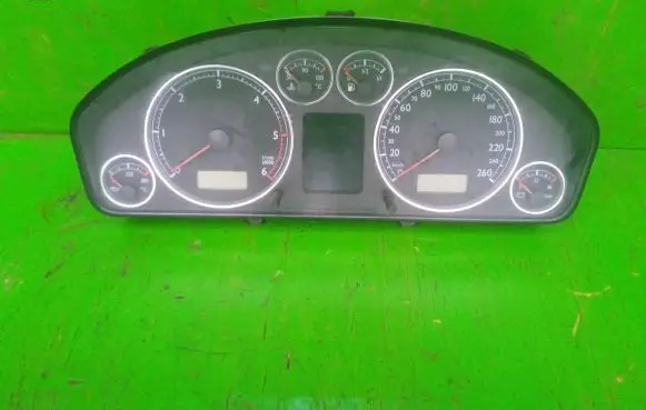 Volkswagen Sharan Speedometer (instrument cluster) 7M39220840K