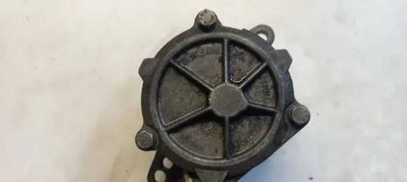 BMW 5 E39 Vacuum pump 96110885
