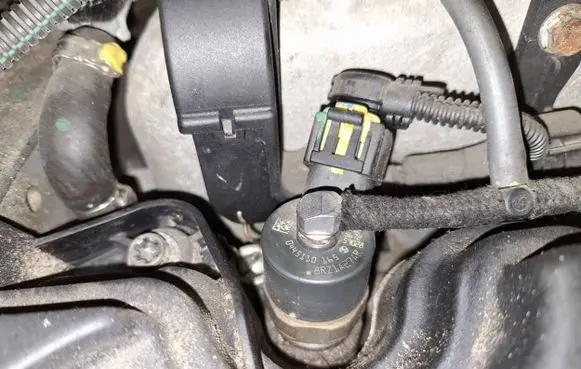Opel Zafira B Fuel injector 0445110165