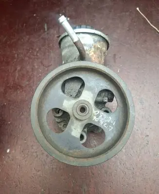Toyota Corolla Verso E121 Power steering pump