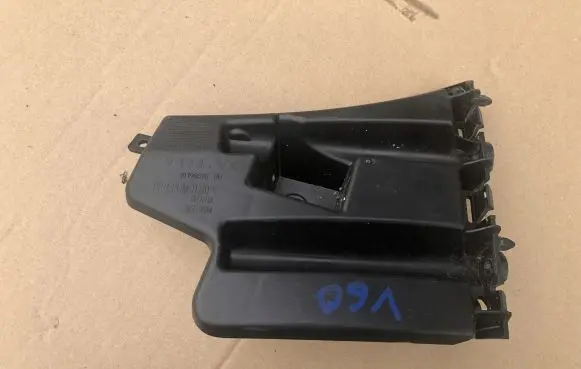 Volvo V60 Front bumper mounting bracket 30796626