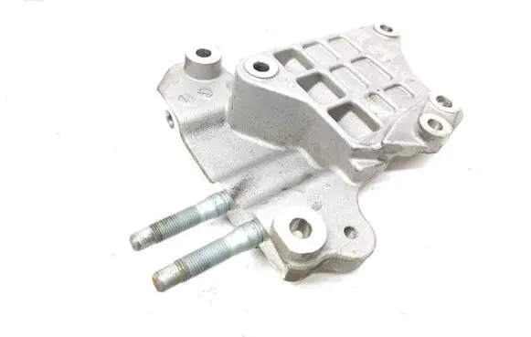 Hyundai Santa Fe Engine mounting bracket