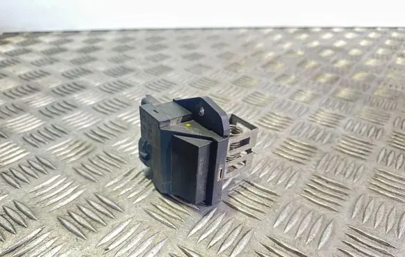 Citroen C3 Coolant fan relay 98372A01