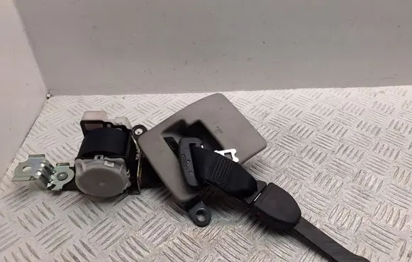 Middle seatbelt (rear)