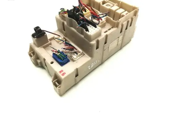 Toyota RAV 4 (XA20) Fuse box set 82733-42061 5C30-0860