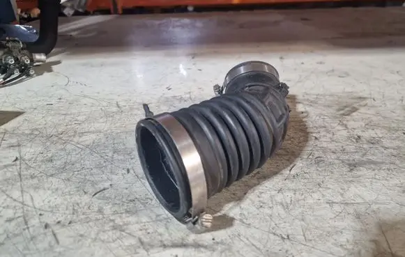 Nissan Juke I F15 Intercooler hose/pipe