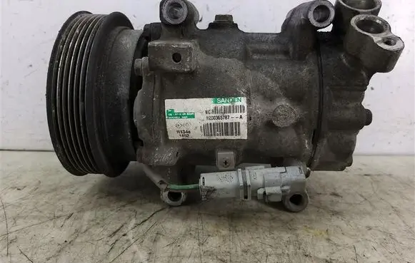 Renault Modus Air conditioning (A/C) compressor (pump) 8200365787A