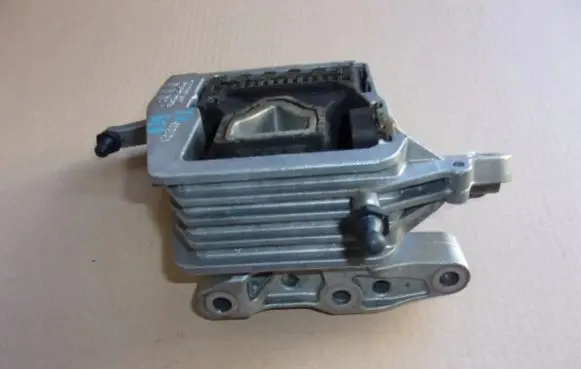 BMW X2 F39 Engine mounting bracket 8835572