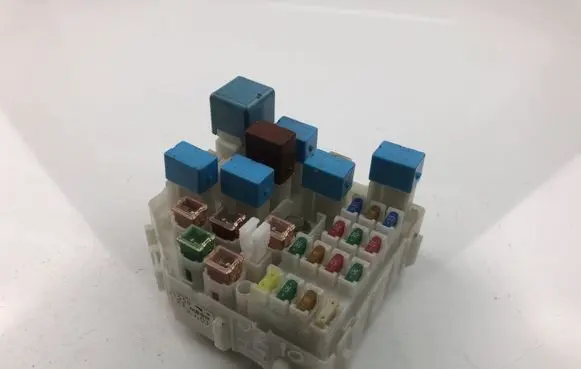 KIA Carens II Fuse box set 155821