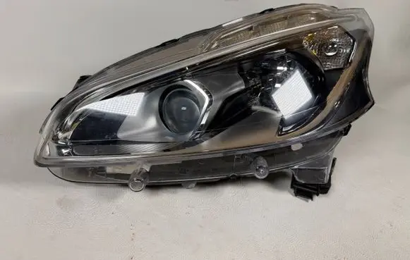 Peugeot 208 I Headlight/headlamp 9810805780