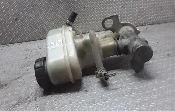 Master brake cylinder