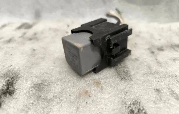 Renault Trafic III (X82) Other relay 8200587119 12V40A V23136A1X63