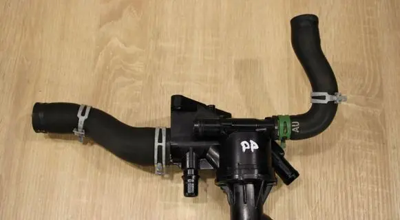 Thermostat/thermostat housing