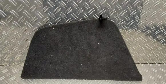 Trunk/boot floor carpet liner