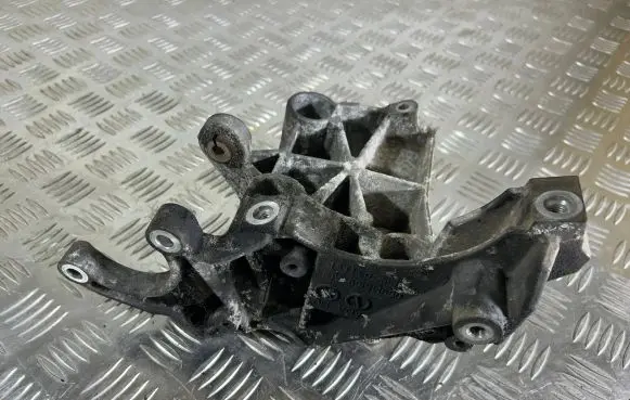 Audi Q7 4L Power steering pump mounting bracket 05914169AC