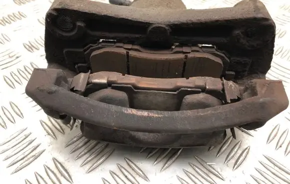 Nissan Juke I F15 Front brake caliper