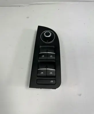 Alfa Romeo Giulia Electric window control switch