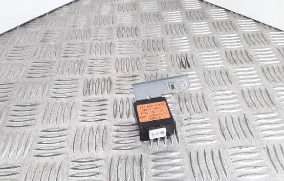 Nissan Almera Window control relay 285101N600