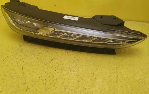 Hyundai Kona I Headlight/headlamp brak