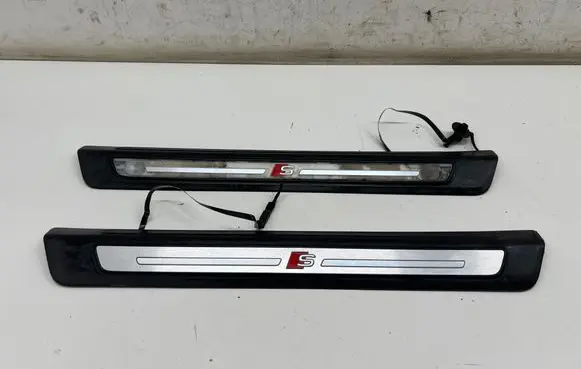 Audi Q5 SQ5 FY Front sill trim cover 80A947418 80A947417
