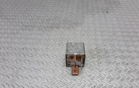 Audi A4 S4 B5 8D Fuel pump relay 191906383C