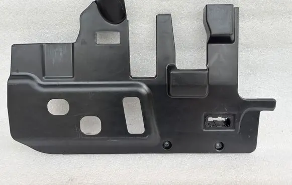 Volkswagen Touareg I Dashboard lower bottom trim panel 7L6815173G 10990000
