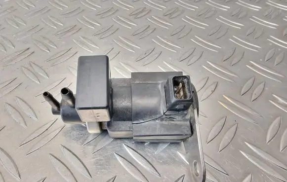 Audi A8 S8 D2 4D Turbo solenoid valve 057906628 057906630