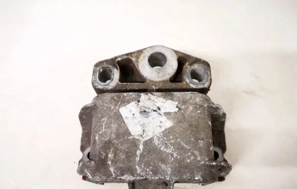 Seat Alhambra (Mk1) Engine mount bracket