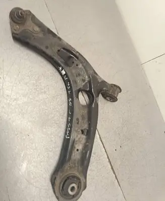 Volkswagen PASSAT B8 Front lower control arm/wishbone