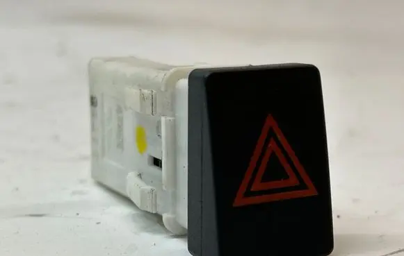 Nissan Qashqai Hazard light switch 25290 A7309
