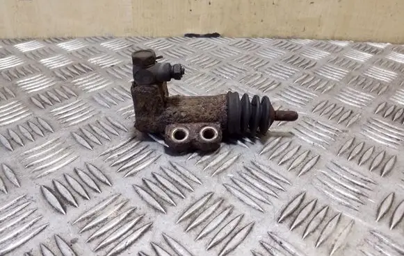 Clutch slave cylinder