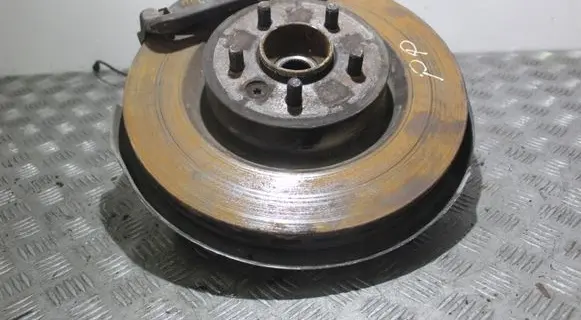 Land Rover Discovery 4 - LR4 Front wheel hub